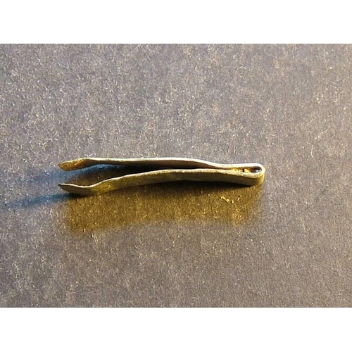 493 - Romano-British.  Bronze tweezers, approximately 29.5mm in length, single piece, without decoration. ... 