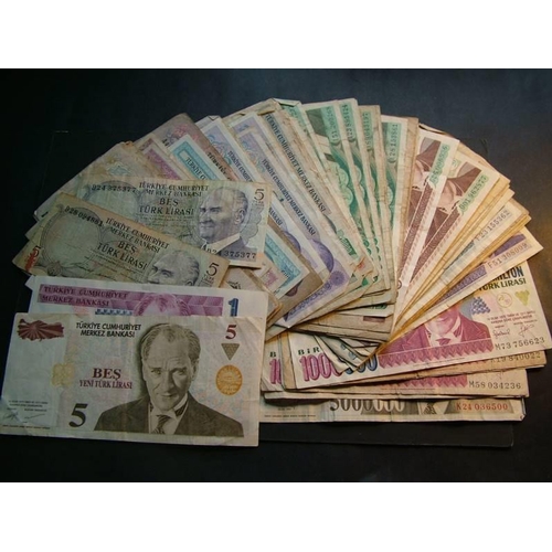 84 - TURKEY.  Lot of modern issues, 1975 to 2009, 1 Lira to 5 000 000 Lira, generally VG or slightly bett... 