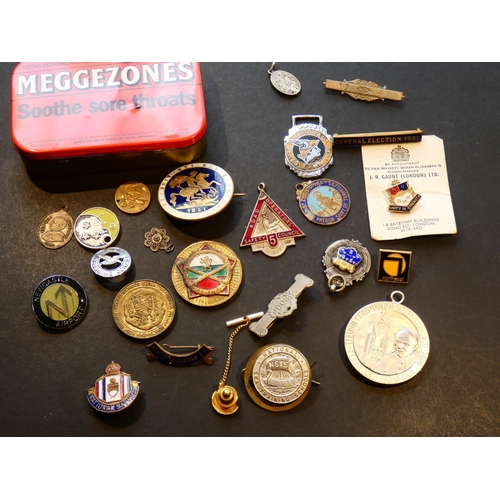 808 - VARIOUS. Collection of Badges, medallions, etc, including NATIONAL SEA TRAINING SCHOOLS, ROAD OPERAT... 