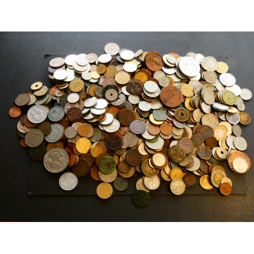 116 - COLLECTION – World.  Approximately 2.9kg of modern world coins, 17th to 21st century base metal mino... 