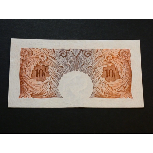 28 - GREAT BRITAIN – BANK OF ENGLAND.  10 Shillings.  Sign. PEPPIATT, B235 (BE22c), serial number E38 224... 