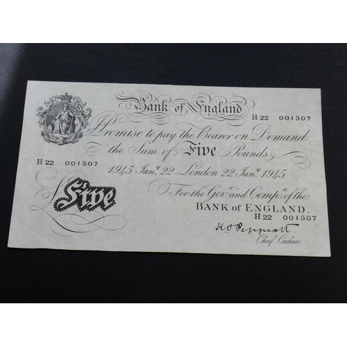 48 - GREAT BRITAIN – BANK OF ENGLAND.  5 Pounds.  Sign. PEPPIATT, 22nd January 1945, B255 (BE92b), serial... 