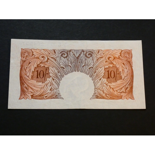 48 - GREAT BRITAIN – BANK OF ENGLAND.  10 Shillings.  Sign. PEPPIATT, B235 (BE22c), serial number E38 224... 
