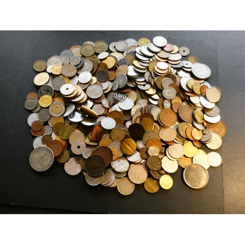 163 - COLLECTION - World.  2½kg of modern world coins & tokens, 19th to 21st century base metal minors.