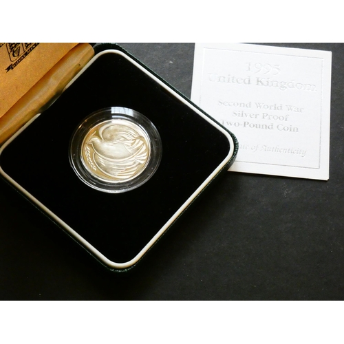 251 - UNITED KINGDOM.  2 Pounds.  1995, International Year of Peace, silver Proof, cased, NFDC.