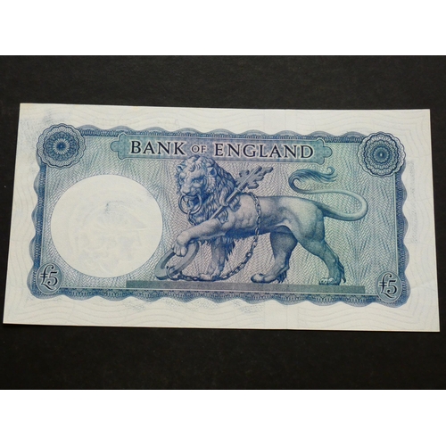 73 - GREAT BRITAIN, BANK OF ENGLAND.  5 Pounds.  Sign. O’BRIEN, B277 (BE97b), serial number A04 860640, A... 