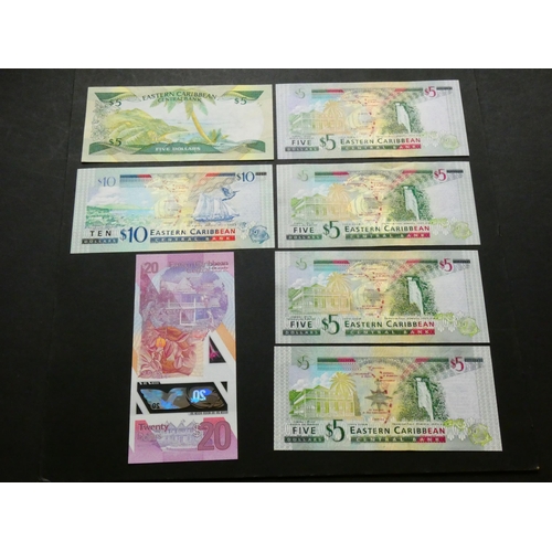 22 - EAST CARIBBEAN STATES.  $5, ND(1988-1993), P-22g1, issue for Grenada, together with $5, ND(2003), P-... 