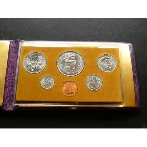 394 - SINGAPORE.  UNC set, 1978, 1 Cent to $1, in padded vinyl wallet.