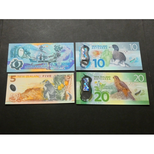 46 - NEW ZEALAND.  5 Dollars, (19)99, P-185a, together with $10, millennium commemorative issue, P-190a, ... 