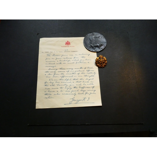 579 - UNITED KINGDOM.  Modern copy of WWI memorial plaque, 81mm, bronze, un-named, together with cap badge... 