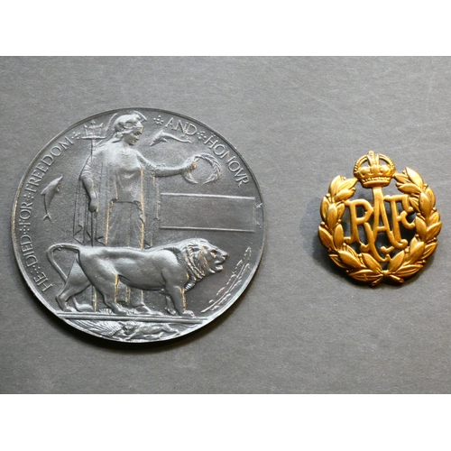 579 - UNITED KINGDOM.  Modern copy of WWI memorial plaque, 81mm, bronze, un-named, together with cap badge... 