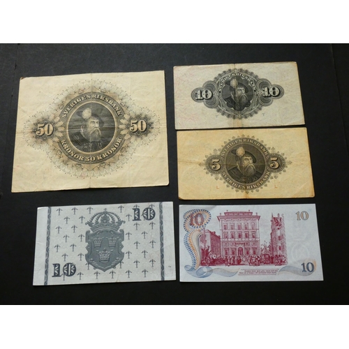 60 - SWEDEN.  5 Kronor, 1952 (P-33ai), together with 10 Kronor [1936 (P-34s), large tear to top edge, 195... 