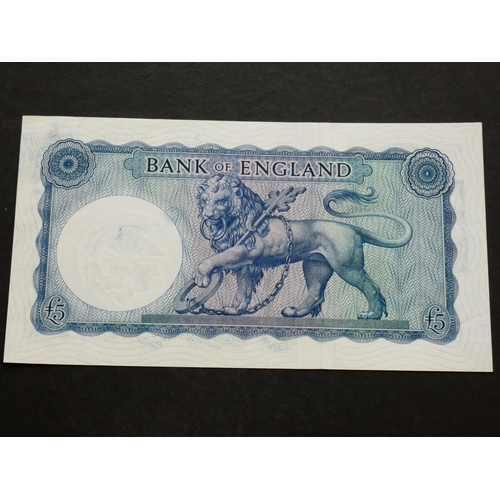 85 - GREAT BRITAIN, BANK OF ENGLAND.  5 Pounds.  Sign. O'BRIEN, B277 (BE97b), serial number A04 860640, A... 