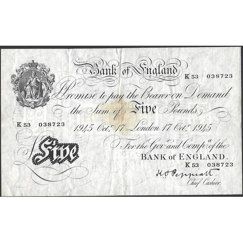 29 - GREAT BRITAIN, BANK OF ENGLAND.  5 Pounds. London, 17th October 1945, sign. K.O. PEPPIATT, thick pap... 