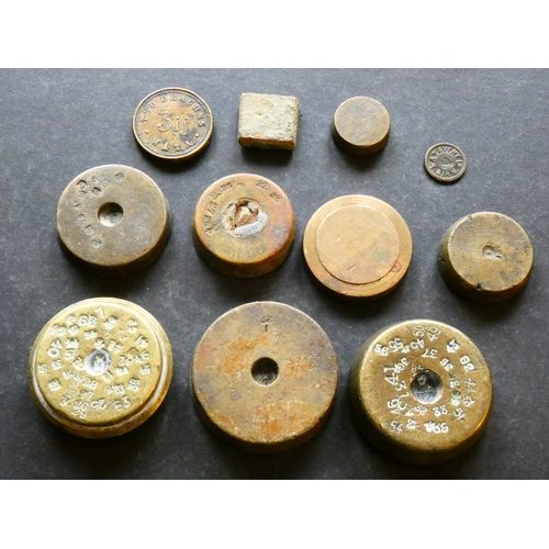 73 - WEIGHTS.  Small collection of brass Apothecaries' (3) and Trade weights (8), including pieces by W. ... 