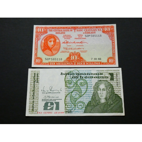 26 - IRELAND.  10 Shillings, 7.10.[19]65, sign. M. O'Muimhneachain & T.K. Whitaker, E-074, P-631, EF, tog... 