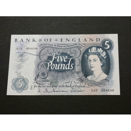 64 - GREAT BRITAIN, BANK OF ENGLAND.  5 Pounds.  Sign. HOLLOM, B297 (BE99d), serial number R05 954098, la... 