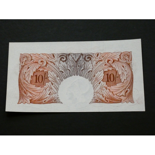 36 - GREAT BRITAIN, BANK OF ENGLAND.  10 Shillings.  Sign. PEPPIATT, B262 (BE26b), serial number 57H 9438... 