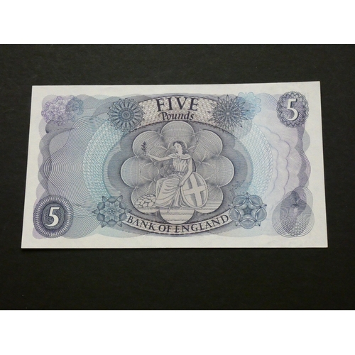 57 - GREAT BRITAIN, BANK OF ENGLAND.  5 Pounds.  Sign. HOLLOM, B297 (BE99d), serial number R05 954098, la... 