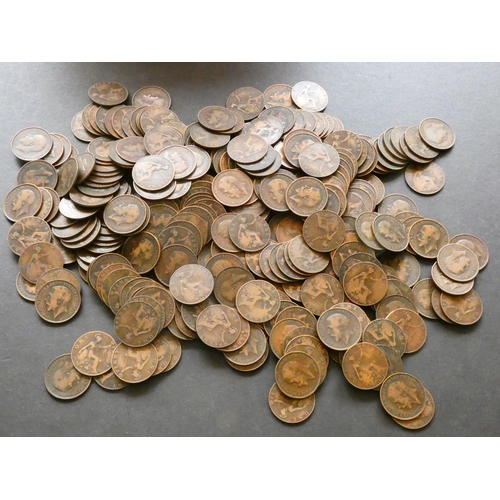 63 - COINS. United Kingdom, George V (1910-1936), 300x bronze Penny, 1912H, from circulation, NVG worn, t... 