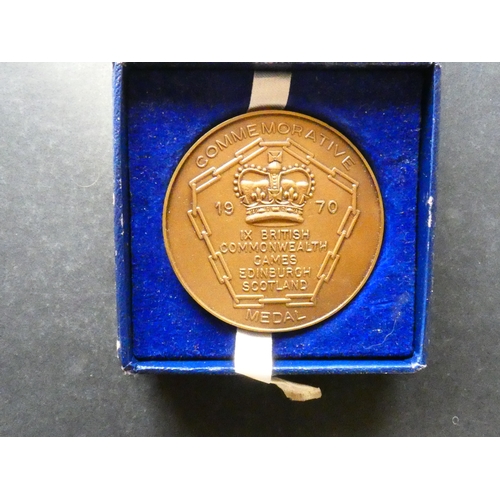 284 - MEDALLION.  Great Britain, 1970, 9th Commonwealth Games participant's medal, obverse; COMMEMORATIVE ... 