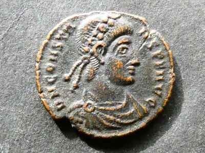 COIN. Roman Empire, Constans I (337-350 CE), AE ¼ Maiorina, 2.36g ...
