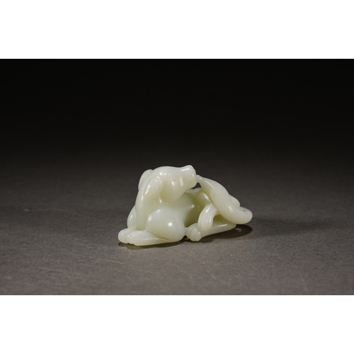 1 - A white jade paperweight 'mythical beast' 6.2cm long, 3.3cm high