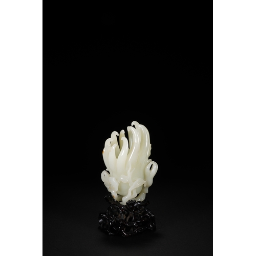 108 - A white jade carving Buddha's hand citron, Qing Dynasty 7.5cm long,16cm high (with stand), 12.5cm hi... 