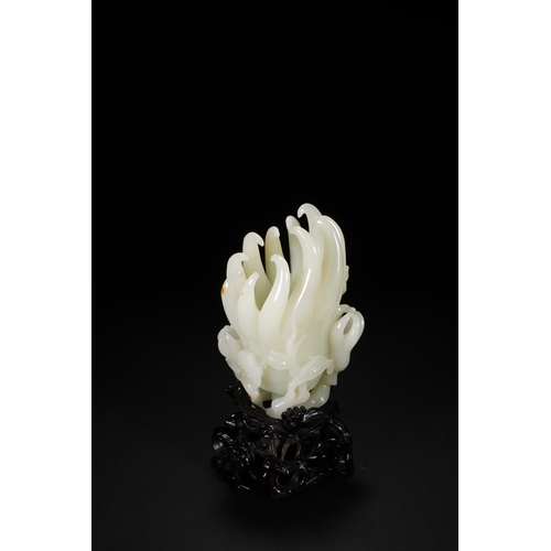 108 - A white jade carving Buddha's hand citron, Qing Dynasty 7.5cm long,16cm high (with stand), 12.5cm hi... 