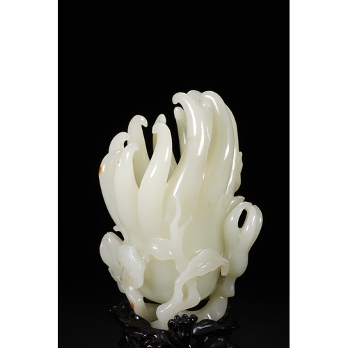 108 - A white jade carving Buddha's hand citron, Qing Dynasty 7.5cm long,16cm high (with stand), 12.5cm hi... 