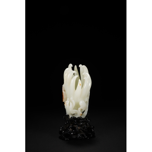 108 - A white jade carving Buddha's hand citron, Qing Dynasty 7.5cm long,16cm high (with stand), 12.5cm hi... 