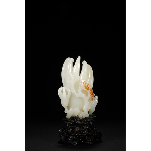 108 - A white jade carving Buddha's hand citron, Qing Dynasty 7.5cm long,16cm high (with stand), 12.5cm hi... 