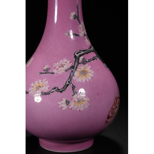 113 - A floral vase with Yongzheng six-character mark, Qing Dynasty 22cm high, 12.5cm wide