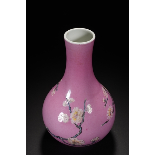 113 - A floral vase with Yongzheng six-character mark, Qing Dynasty 22cm high, 12.5cm wide