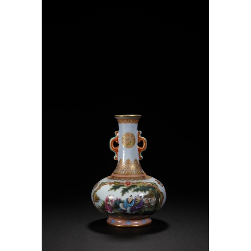 114 - A famille-rose and gilt decorated vase with qianlong four-chacracter mark, Qing Dynasty 16cm high, 1... 