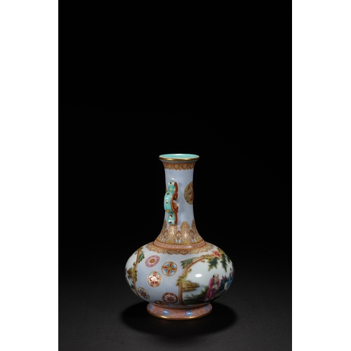 114 - A famille-rose and gilt decorated vase with qianlong four-chacracter mark, Qing Dynasty 16cm high, 1... 