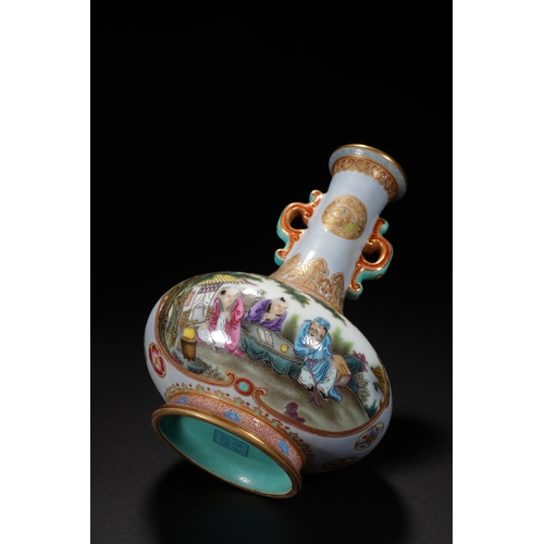 114 - A famille-rose and gilt decorated vase with qianlong four-chacracter mark, Qing Dynasty 16cm high, 1... 