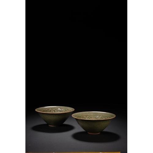 14 - A pair of longquan bowl 10cm diameter, 4cm high