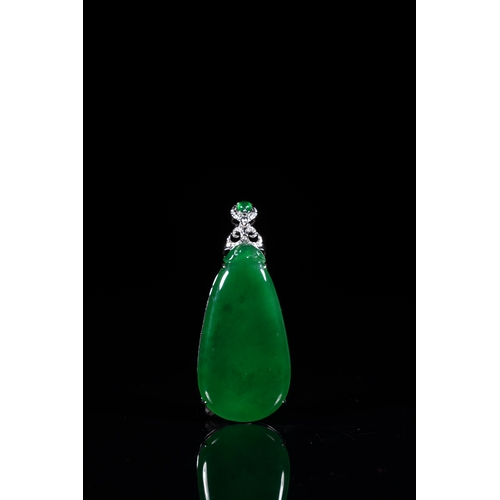 21 - A jadeitte pendant4.3cm high