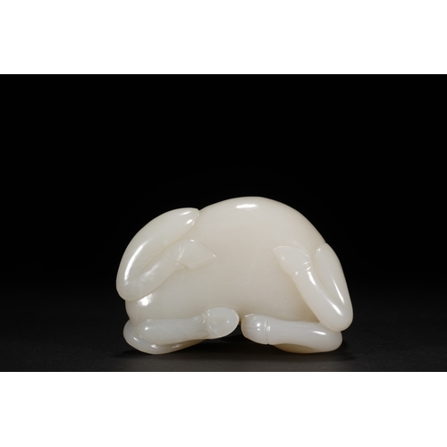 27 - A white jade carving 'horse', Qing Dynasty 8.5cm long, 7.7cm high