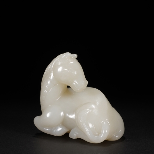 27 - A white jade carving 'horse', Qing Dynasty 8.5cm long, 7.7cm high