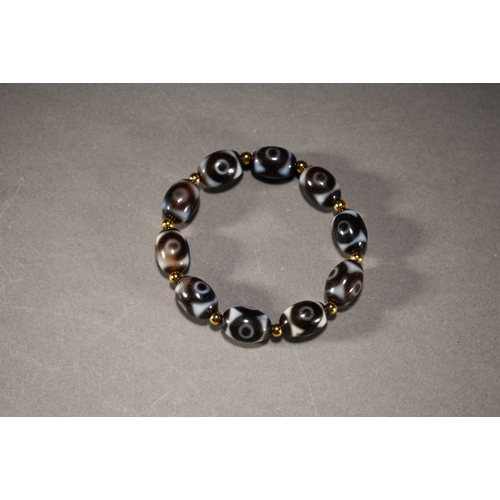 35 - A heaven beads 'Tianzhu' braceleteach bead approx. 1.8cm long