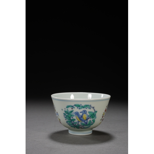 46 - A wucai 'birds and floral' cup with chenghua six-character mark8.3cm diameter, 5.5cm high