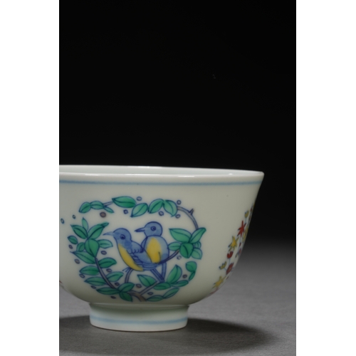 46 - A wucai 'birds and floral' cup with chenghua six-character mark8.3cm diameter, 5.5cm high