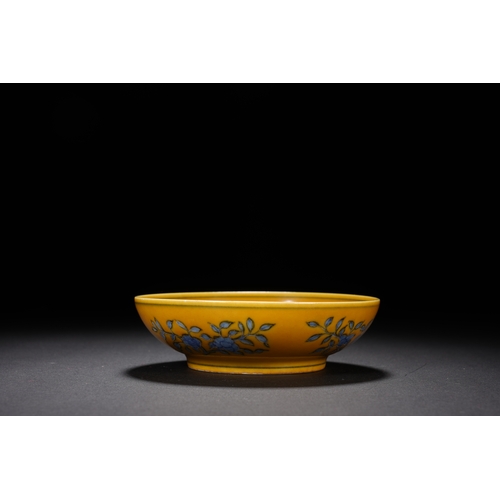 69 - A yellow ground enamelled 'floral' plate with chenghua six-character mark, Qing Dynasty 10cm diamete... 