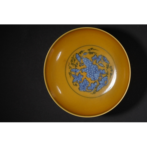 69 - A yellow ground enamelled 'floral' plate with chenghua six-character mark, Qing Dynasty 10cm diamete... 