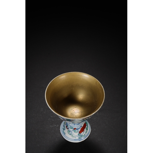 71 - A wucai stem cup with gilt liner, Qing Dynasty 7.5cm diameter, 8cm high