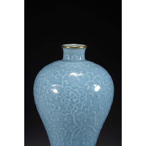 74 - A clair-de-lune glazed incised 'lotus' vase, meiping 22cm high, 15cm wide