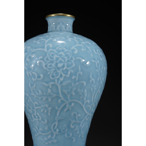 74 - A clair-de-lune glazed incised 'lotus' vase, meiping 22cm high, 15cm wide