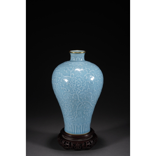 74 - A clair-de-lune glazed incised 'lotus' vase, meiping 22cm high, 15cm wide